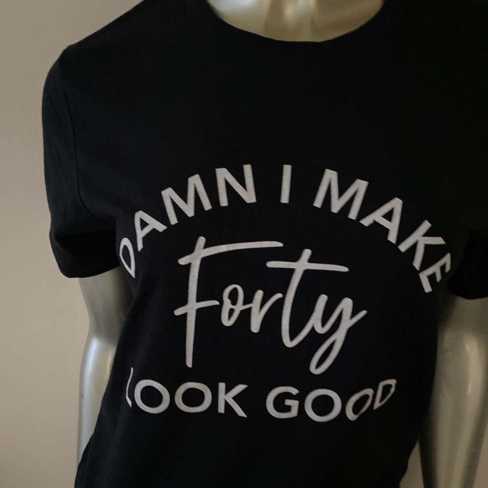 Women funny 40th Birthday Tee shirt damn I make forty look good NEW size S small